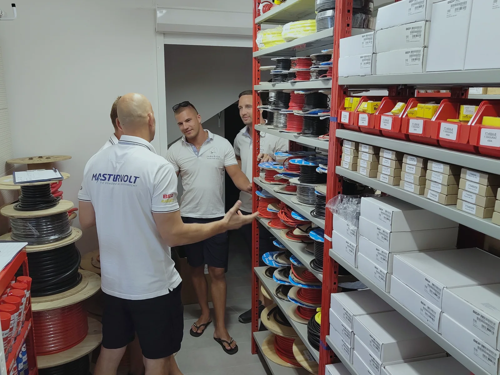 Tim Jarušice provjerava artikle na skladištu